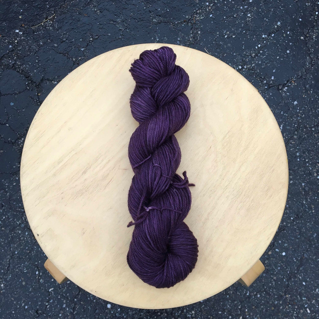 Round Mountain Fibers Darjeeling — dyed yarn color example